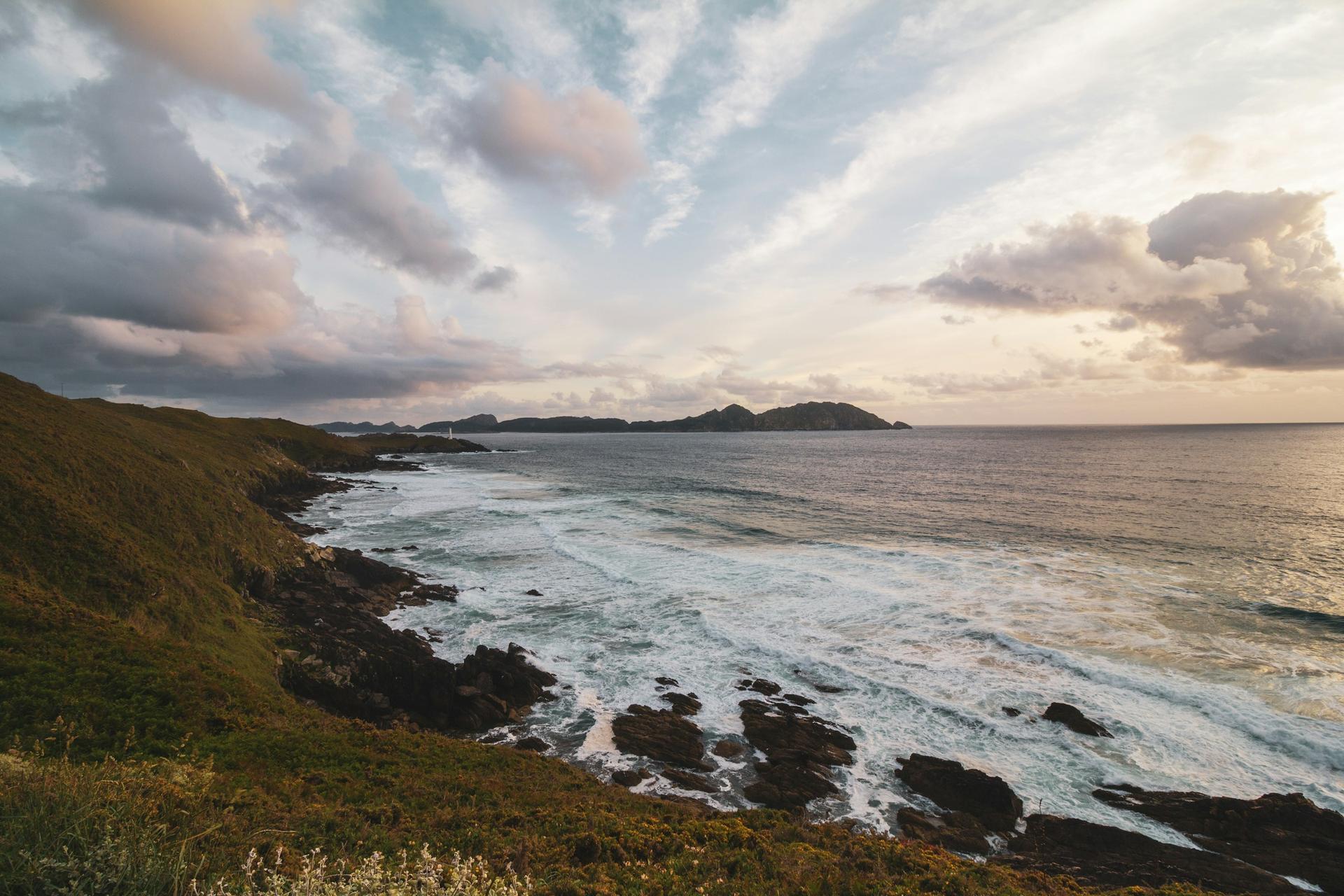 Cabo Home, on the coast of Cangas, facing the Cíes Islands